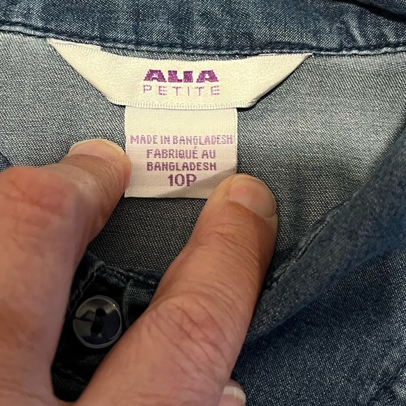 💙 ALIA PETITE Embroidered Denim Shirt – Size 10p - Picture 2 of 9